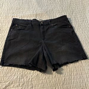 Nicole Miller black distressed jeans shorts size 16